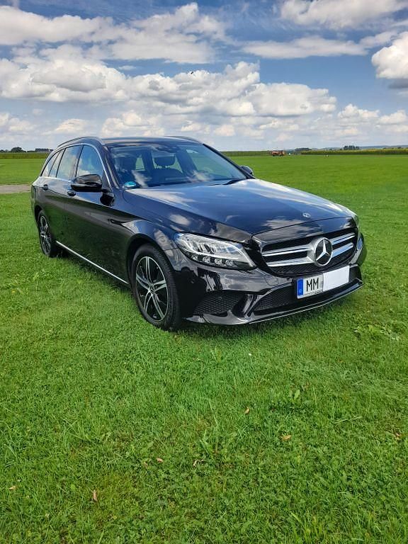 Schwarz Gebraucht 2021 Mercedes C180 Avantgarde Limousine | 25.250 € (Superpreis) - Bild 1/4