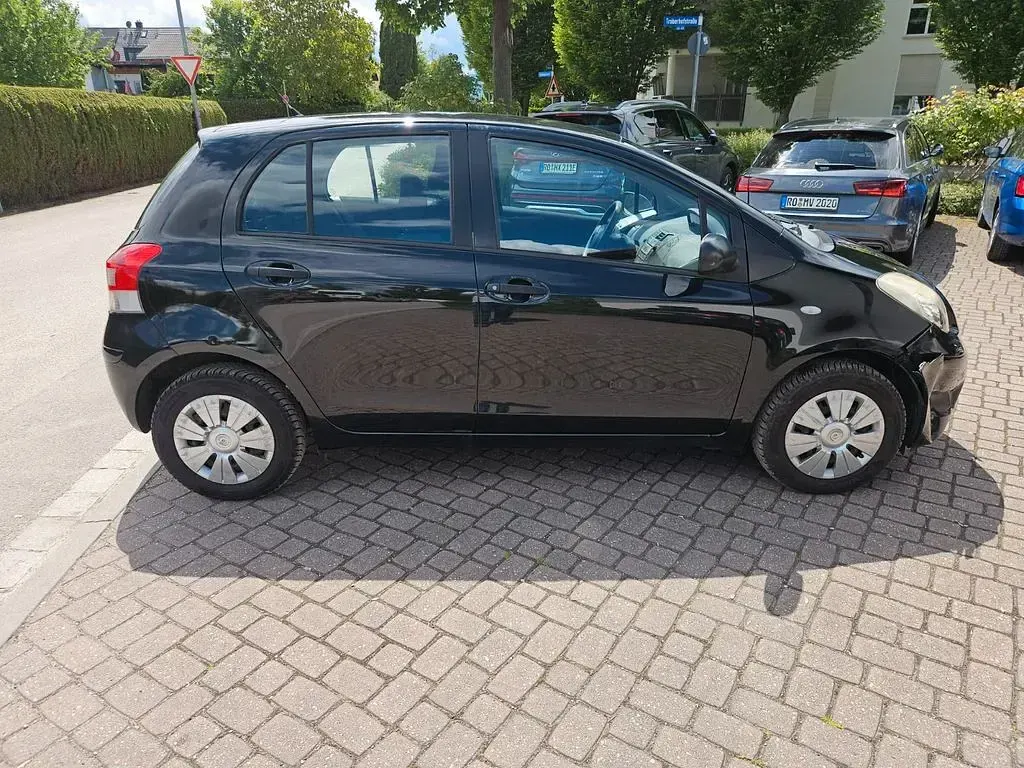 Gebraucht Toyota Yaris Cool 69 PS (50 kW) 2011 Schwarz Kleinwagen