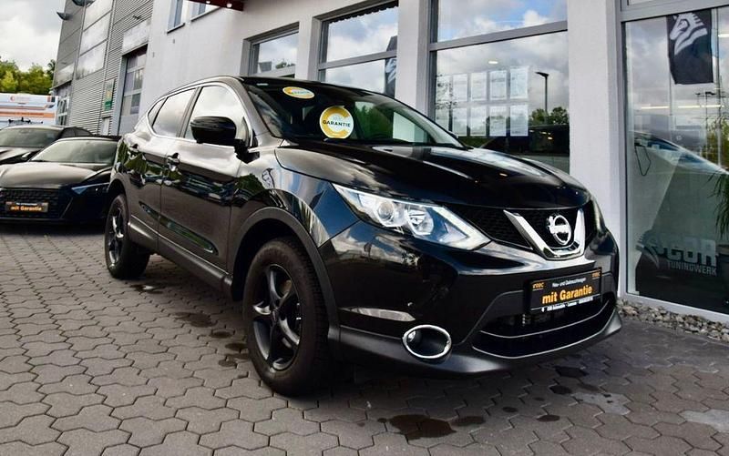 Schwarz Gebraucht 2016 Nissan Qashqai N-Connecta SUV | 13.800 € (Etwas zu teuer) - Bild 1/4