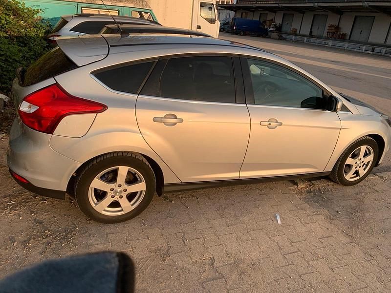 Second-hand Ford Focus Trend 150 CP (110 kW) 2012 Gri Berlinǎ