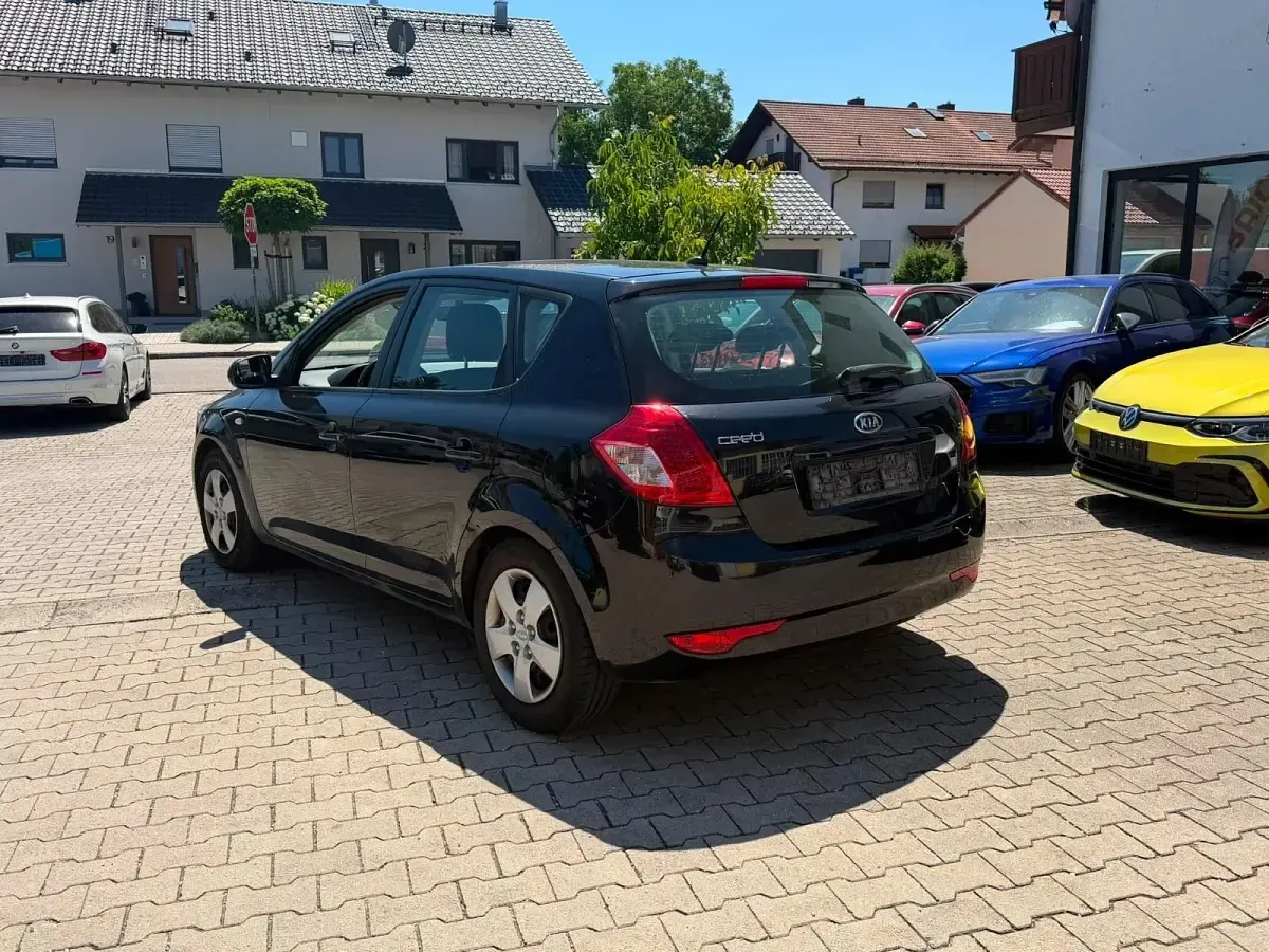 Gebraucht Kia Ceed Vision 90 PS (66 kW) 2011 Schwarz Kleinwagen