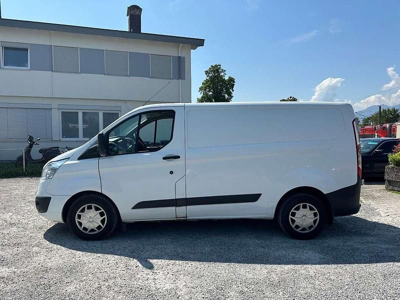 Gebraucht Ford Transit Custom 131 PS (96 kW) 2018 Frostweiß Van / Kleinbus