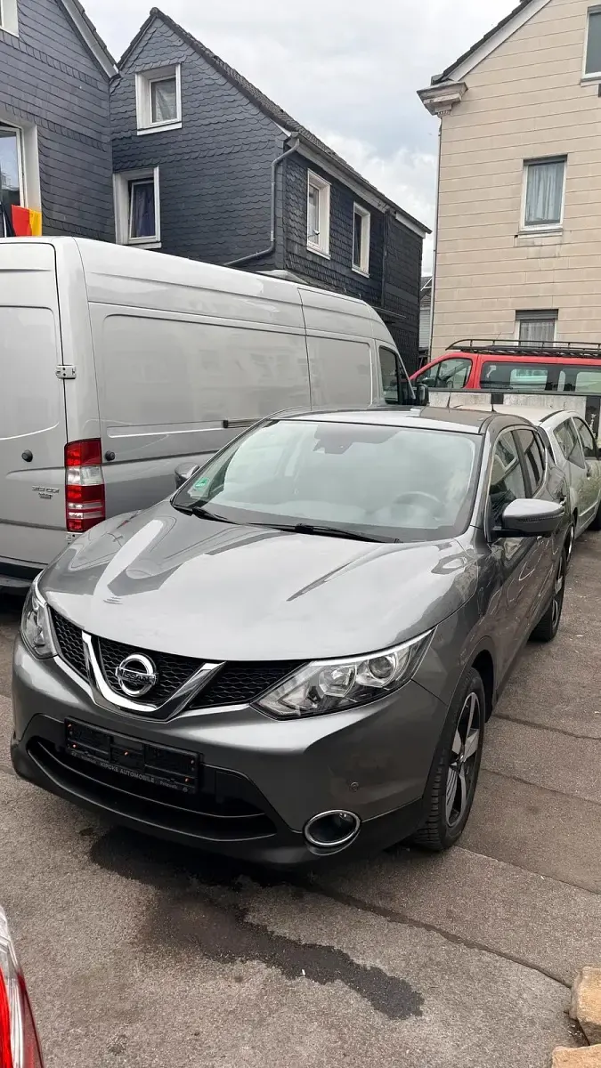 Gebraucht Nissan Qashqai 116 PS (85 kW) 2017 Grau SUV