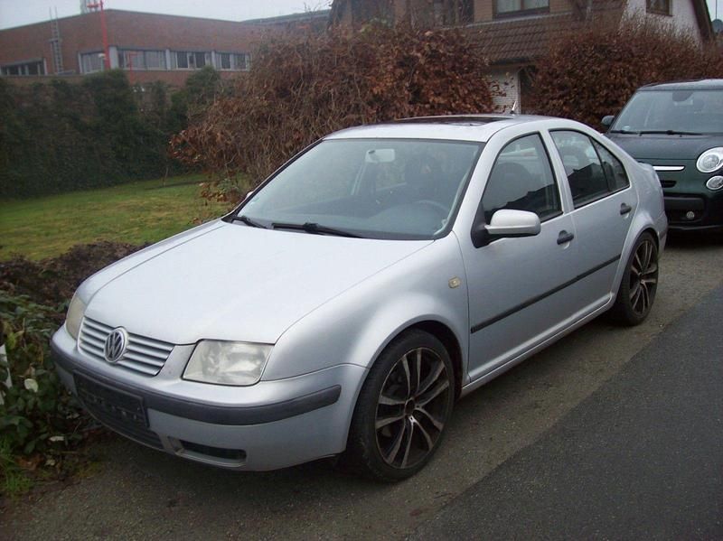 Silber Gebraucht 2000 VW Bora Limousine | 399 € (Superpreis) - Bild 1/4