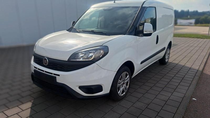 Gebraucht Fiat Doblò 95 PS (69 kW) 2018 Weiß Van / Kleinbus