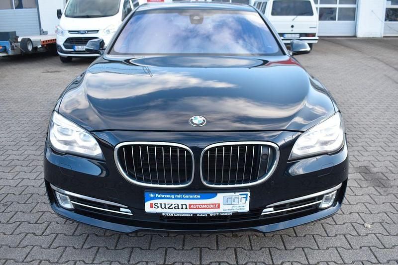 Gebraucht BMW 750L 381 PS (280 kW) 2013 Azuritschwarz metallic Limousine