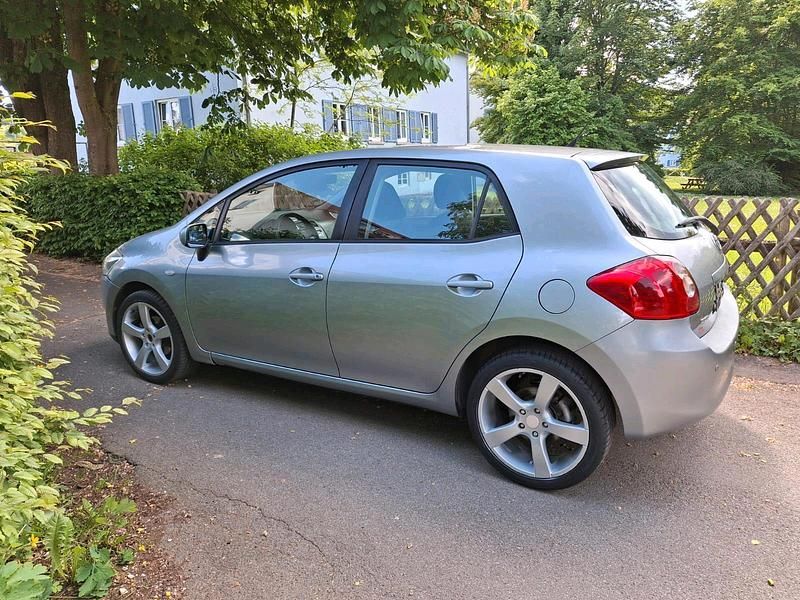 Grau Gebraucht 2008 Toyota Auris Kleinwagen | 2.700 € (Fairer Preis) - Bild 1/4
