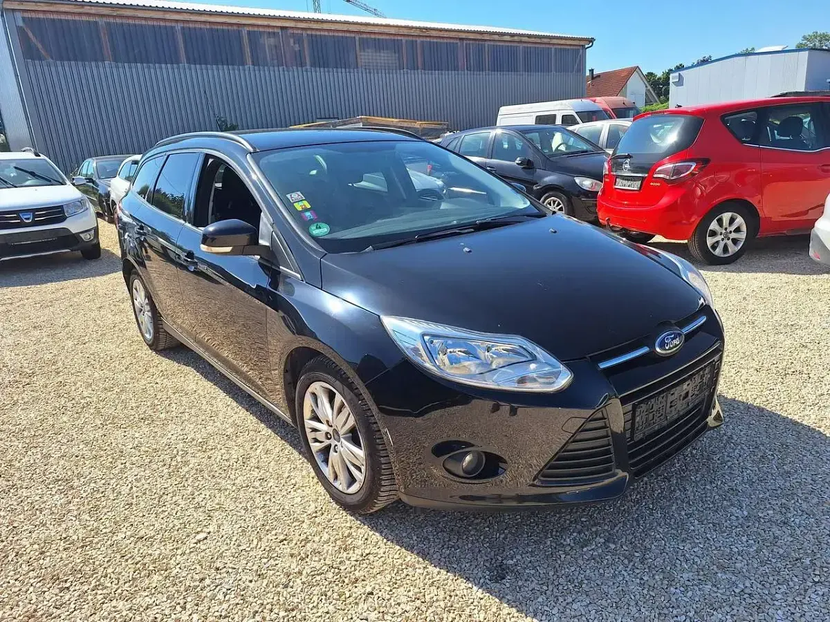 Gebraucht Ford Focus Trend 125 PS (91 kW) 2014 Pantherschwarz metallic Kombi