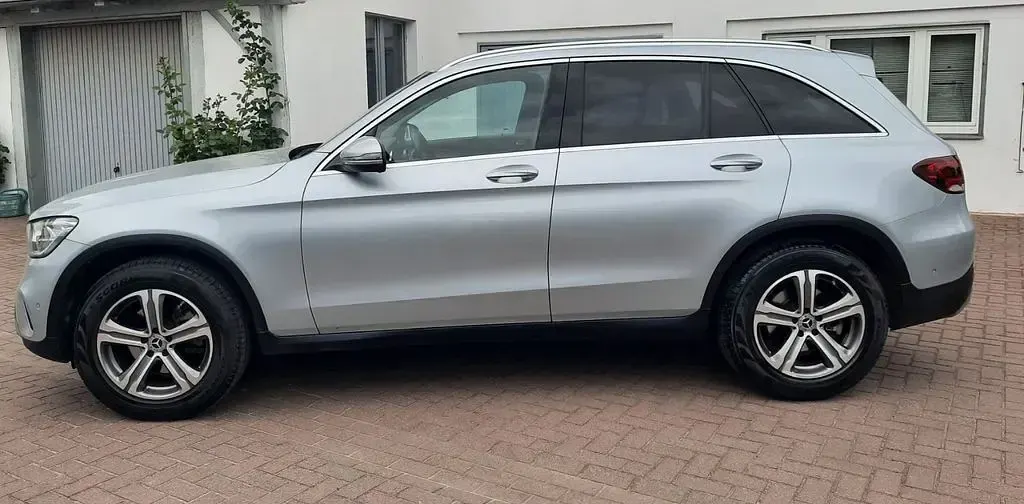 Gebraucht Mercedes GLC220 194 PS (142 kW) 2021 Silber SUV