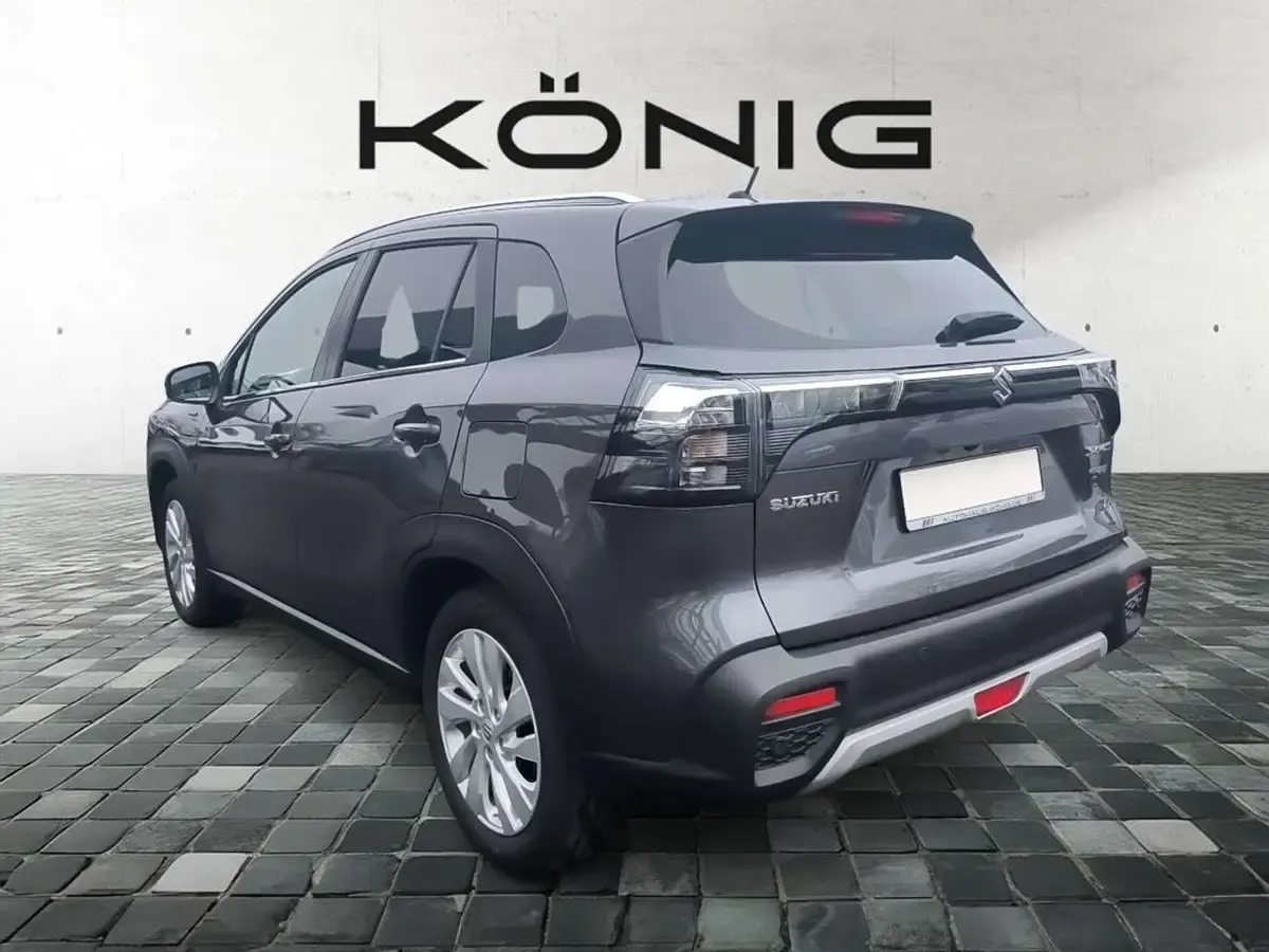 Gebraucht Suzuki SX4 Comfort 102 PS (75 kW) 2024 Titan dark gray pearl metallic Limousine