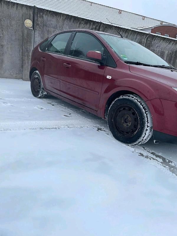 Gebraucht Ford Focus Ghia 100 PS (73 kW) 2005 Rot Coupé
