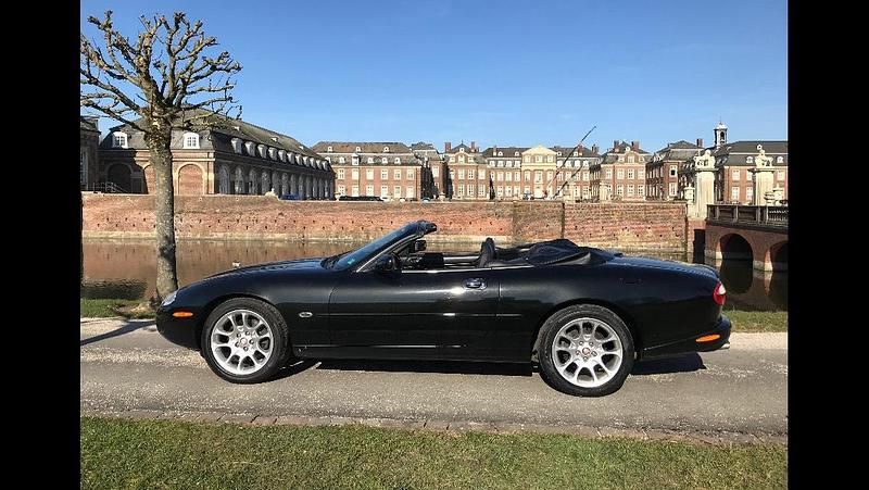 Second-hand Jaguar XKR 363 CP (266 kW) 2000 Negru Cabrio