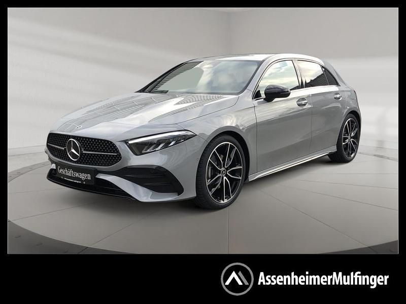 Grau Gebraucht 2025 Mercedes A180 AMG Limousine | 33.389 € (Fairer Preis) - Bild 1/4