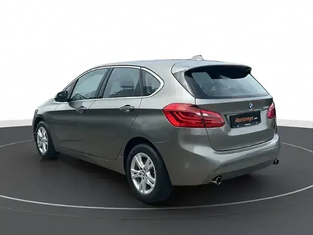 Gebraucht BMW 220 Active Tourer Basis 192 PS (141 kW) 2015 Silber Van / Kleinbus
