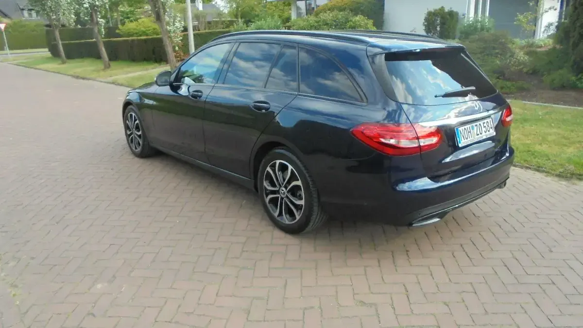 Gebraucht Mercedes C200 160 PS (117 kW) 2020 Blau Kombi