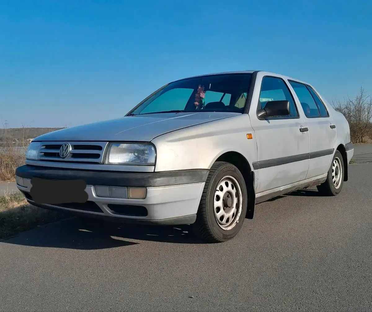 Gebraucht VW Vento 90 PS (66 kW) 1994 Silber Limousine