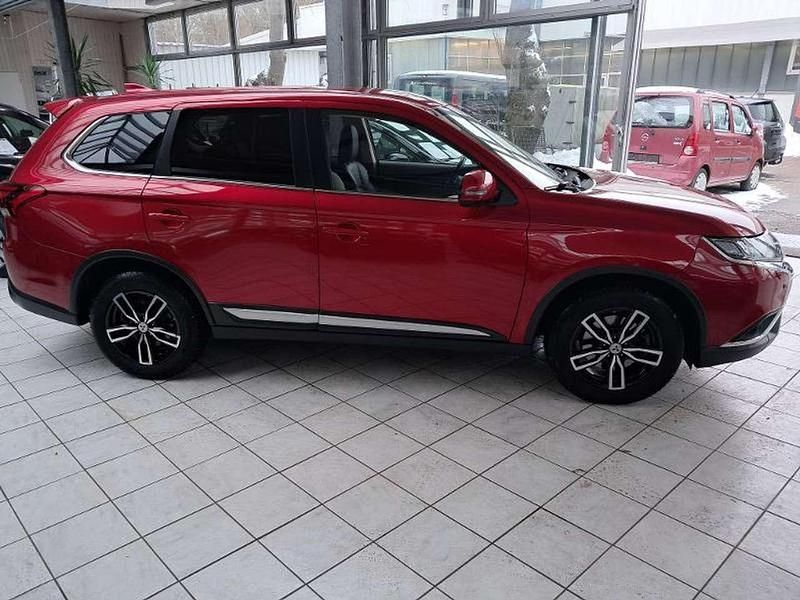 Gebraucht Mitsubishi Outlander Diamant Edition 150 PS (110 kW) 2020 Dynamikrot SUV