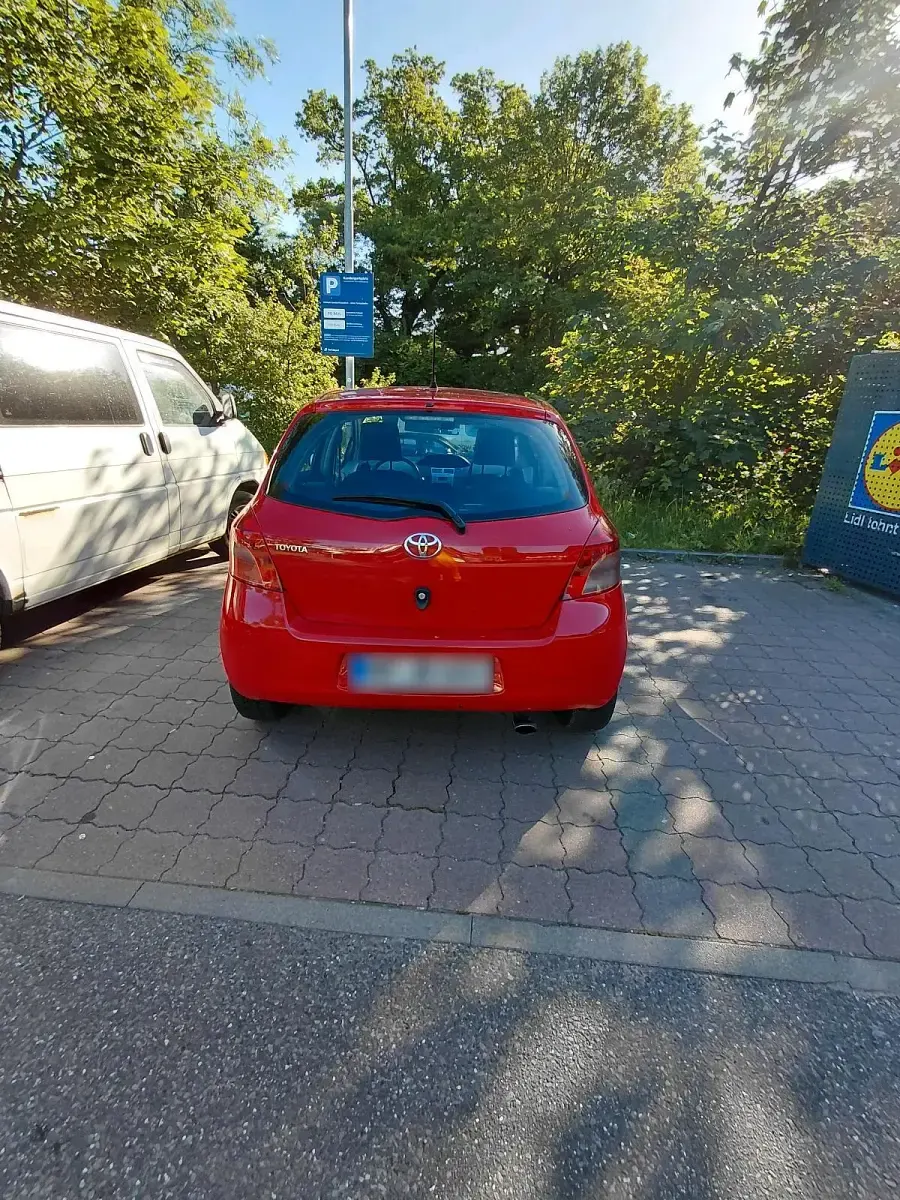 Gebraucht Toyota Yaris 69 PS (50 kW) 2007 Rot Kleinwagen