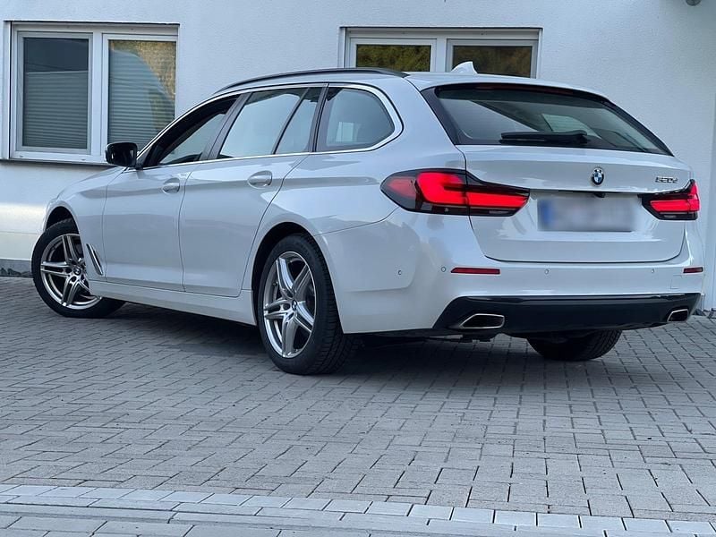 Gebraucht BMW 520 190 PS (139 kW) 2022 Weiß Kombi