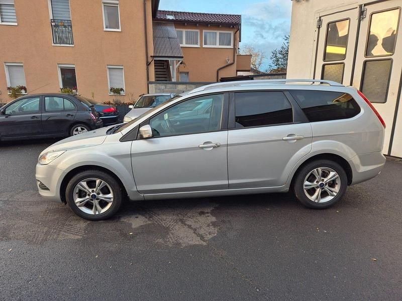 Używany Ford Focus 101 KM (74 kW) 2008 Srebrny Kombi