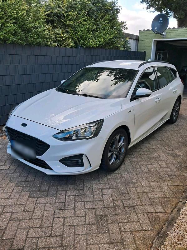 Weiß Gebraucht 2020 Ford Focus ST-Line Kombi | 12.400 € (Fairer Preis) - Bild 1/4