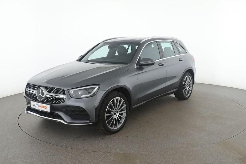 Grau Gebraucht 2019 Mercedes GLC300 AMG line SUV | 35.510 € (Fairer Preis) - Bild 1/3