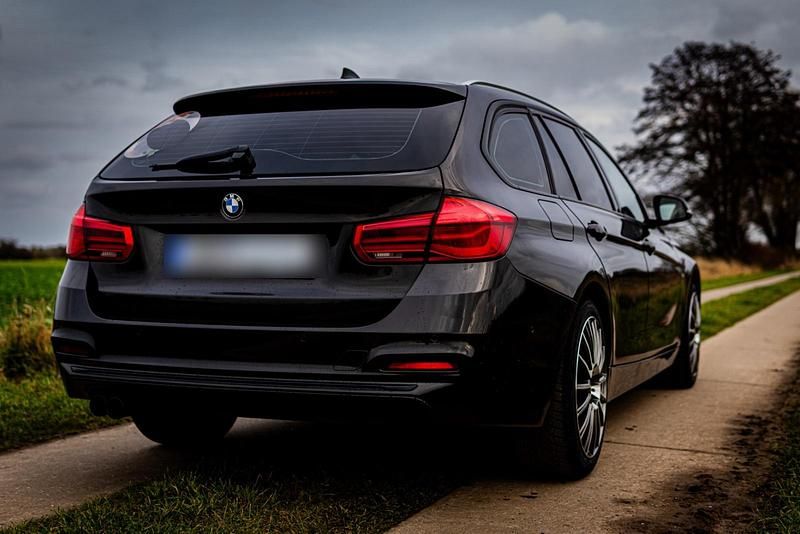 Gebraucht BMW 330 Sport Line 252 PS (185 kW) 2017 Braun Kombi