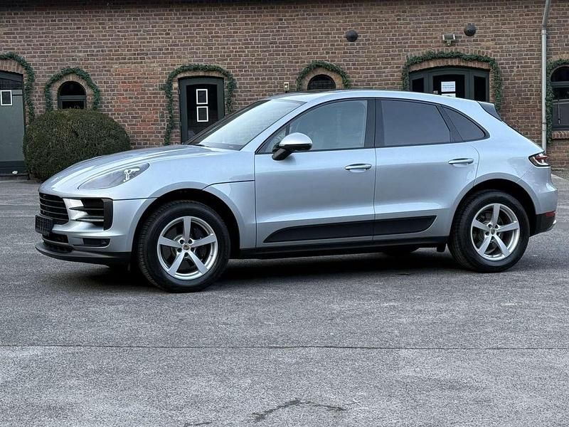Second-hand Porsche Macan Basis 252 CP (185 kW) 2020 Argintiu SUV