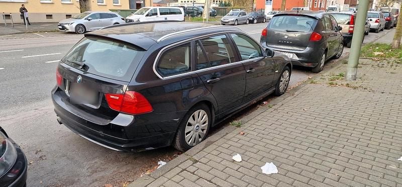 Gebraucht BMW 318 143 PS (105 kW) 2012 Schwarz Kombi