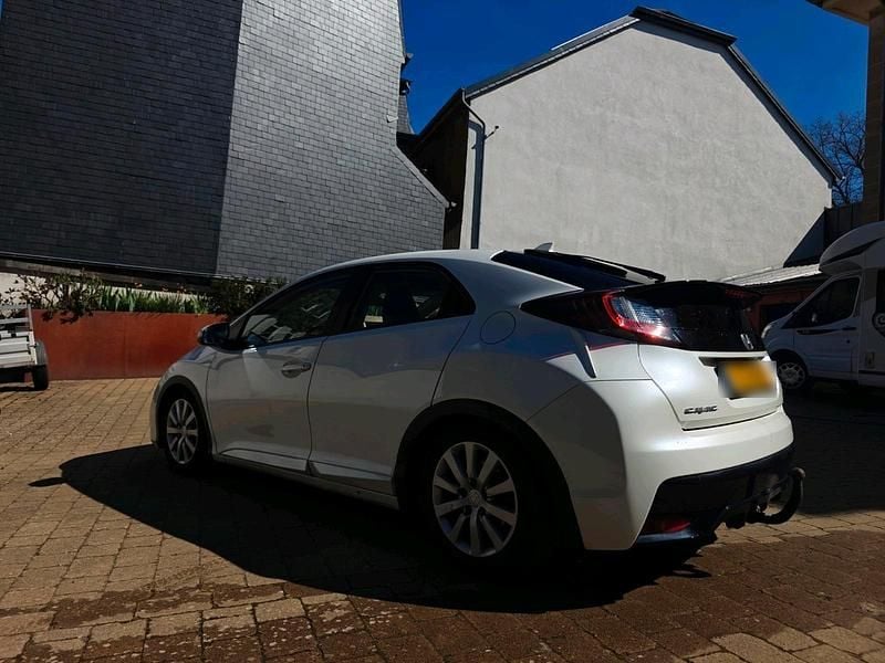 Gebraucht Honda Civic 141 PS (103 kW) 2015 Weiß Kleinwagen