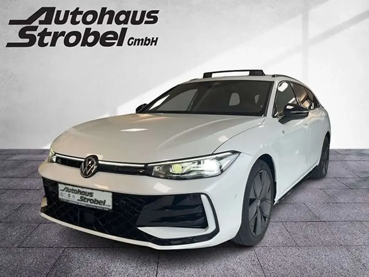 Neu VW Passat R-line 150 PS (110 kW) 2026 Oryxweiß perlmutteffekt Kombi