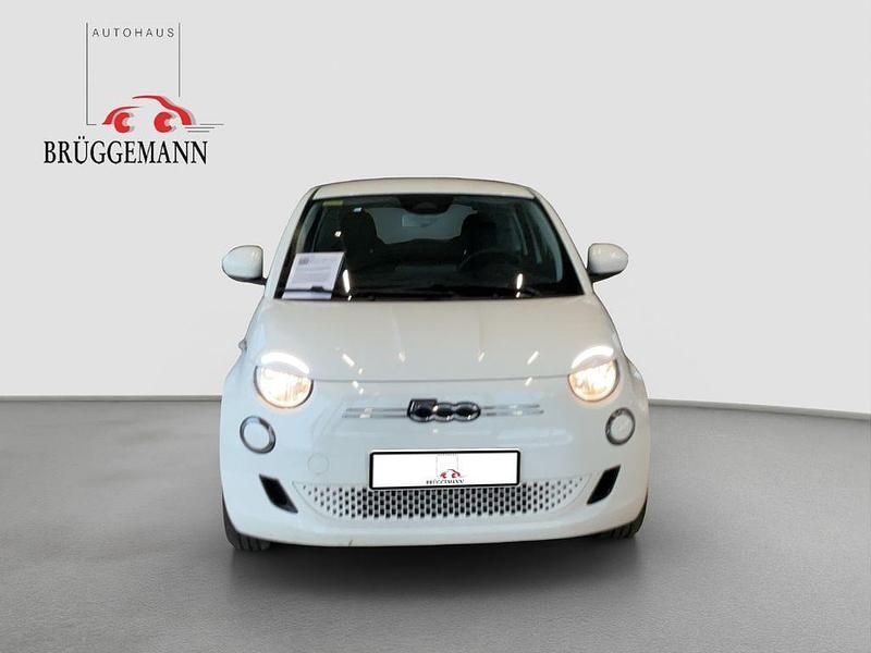 Gebraucht Fiat 500e 69 kW (95 PS) 2023 Weiß Limousine