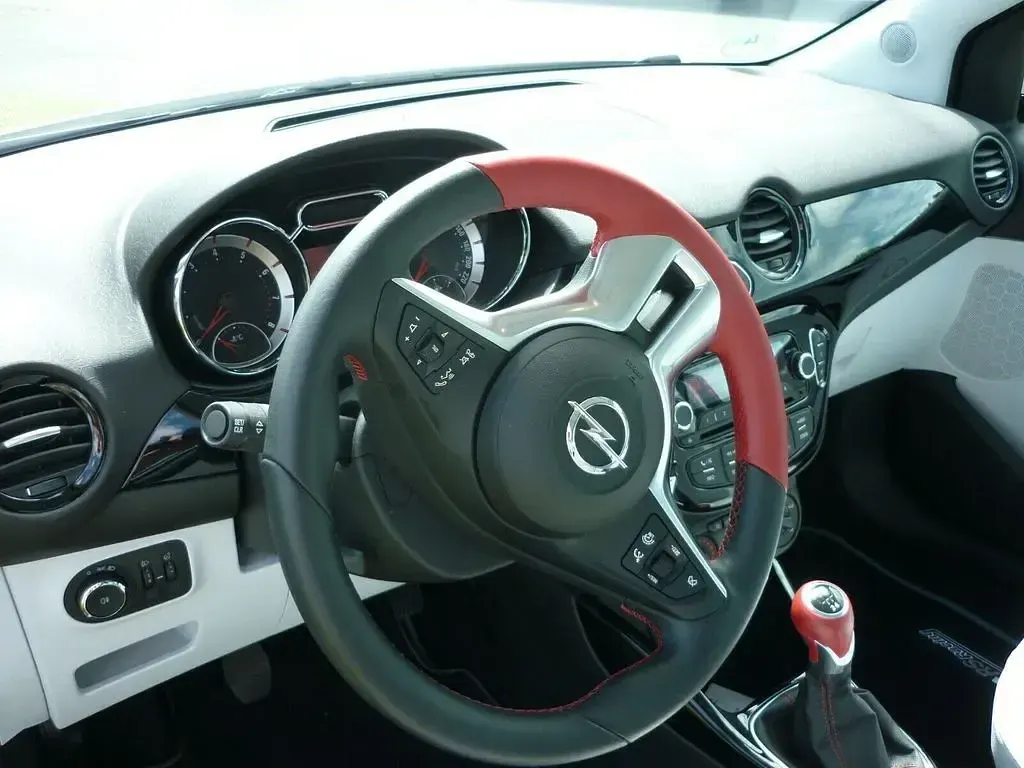 Second-hand Opel Adam 69 CP (50 kW) 2016 Alb Hatchback