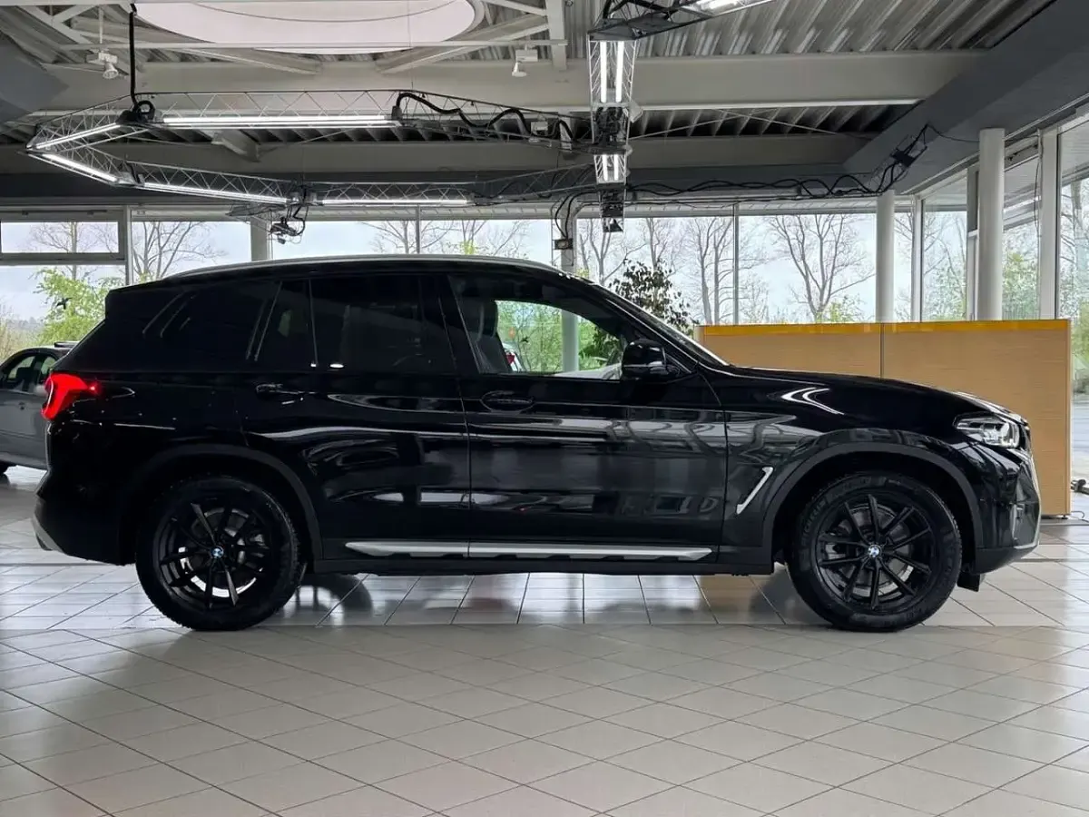 Gebraucht BMW X3 Sport Line 190 PS (139 kW) 2023 Schwarz SUV