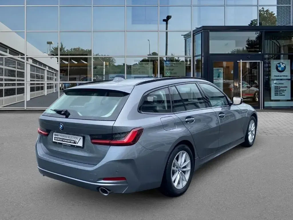 Gebraucht BMW 320 184 PS (135 kW) 2023 Grau Kombi