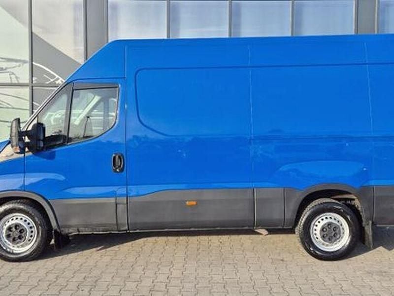 Gebraucht Iveco Daily 180 PS (132 kW) 2021 Blau Van / Kleinbus
