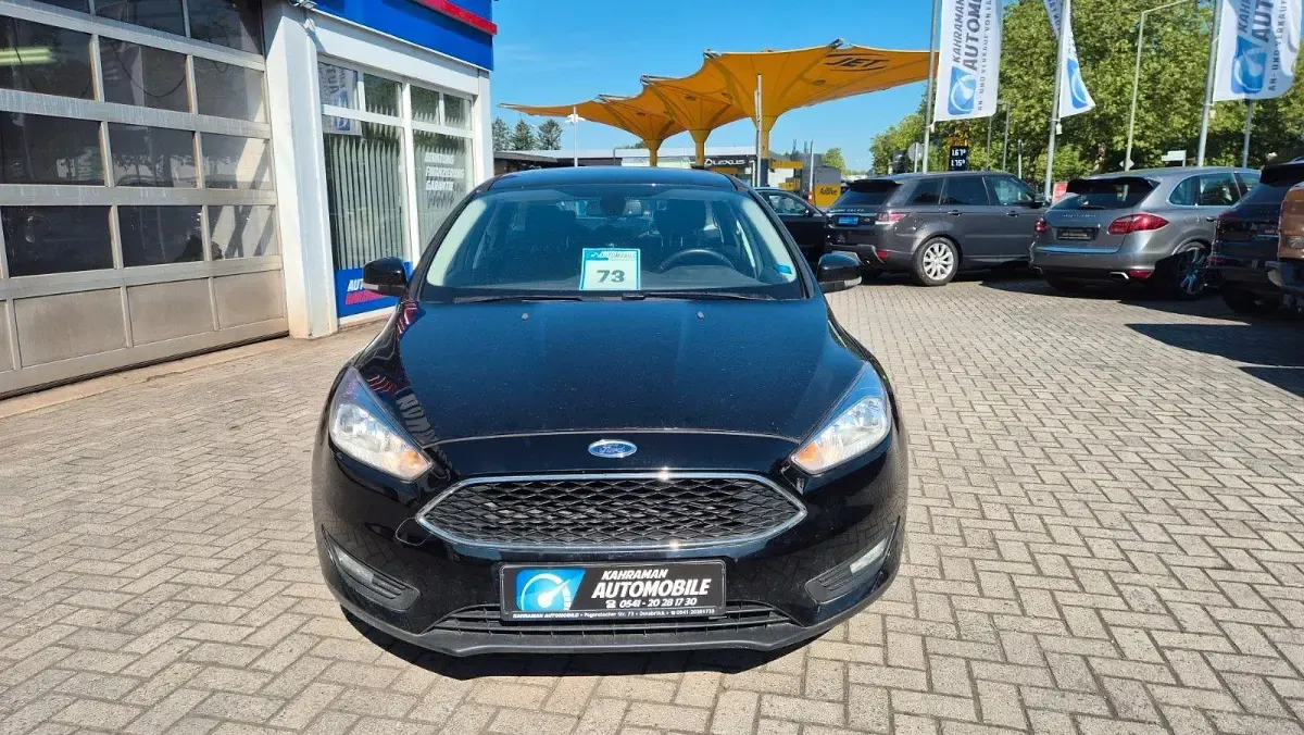 Gebraucht Ford Focus Titanium 125 PS (91 kW) 2018 Grau Kombi