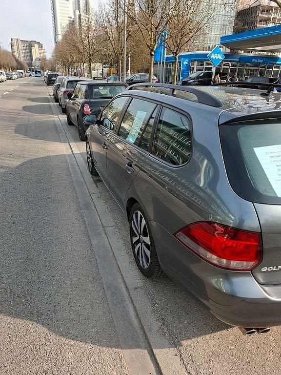 Gebraucht VW Golf VI Comfortline 122 PS (89 kW) 2011 Grau Kleinwagen