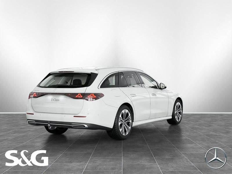 Gebraucht Mercedes E300 Avantgarde 204 PS (150 kW) 2024 Unilack polarweiß Kombi