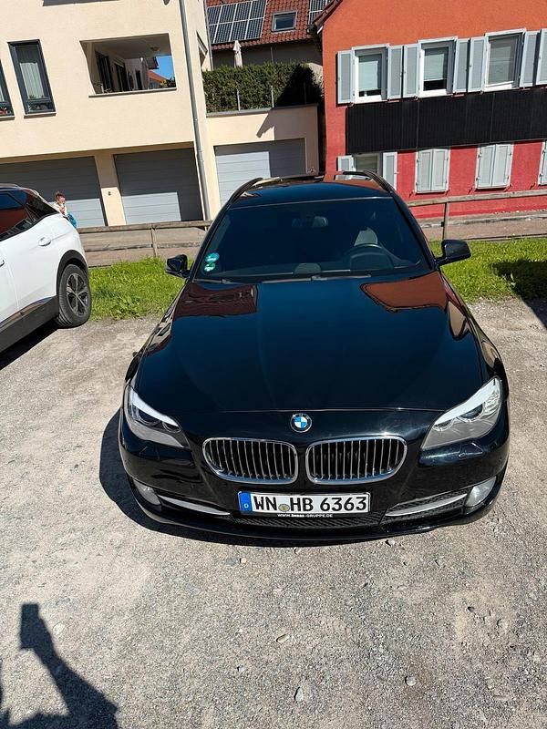 Gebraucht BMW 520 183 PS (134 kW) 2013 Schwarz Kombi