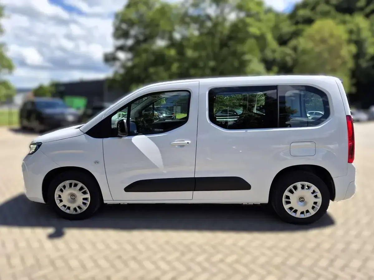 Gebraucht Opel Combo Life 110 PS (80 kW) 2024 Arktis weiss Van / Kleinbus