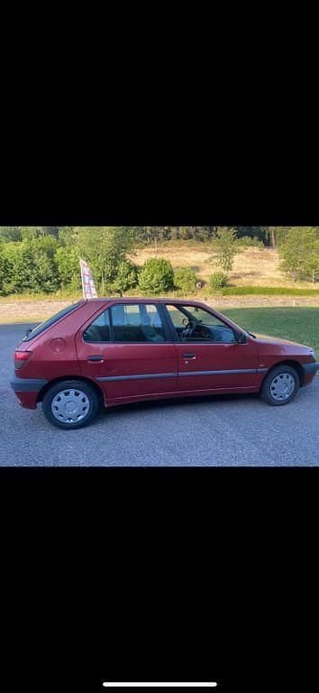 Rot Gebraucht 1995 Peugeot 306 Limousine | 1.800 € - Bild 1/4
