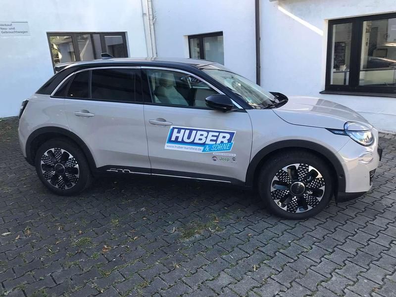 Cappuccino beige/dach schwarz Gebraucht 2025 Fiat 600 La Prima Limousine | 27.300 € (Fairer Preis) - Bild 1/4