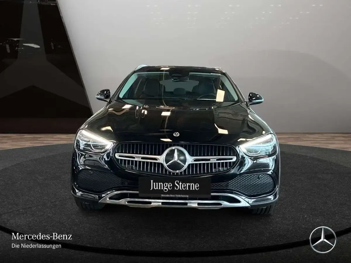 Gebraucht Mercedes C220 200 PS (147 kW) 2024 Schwarz Limousine