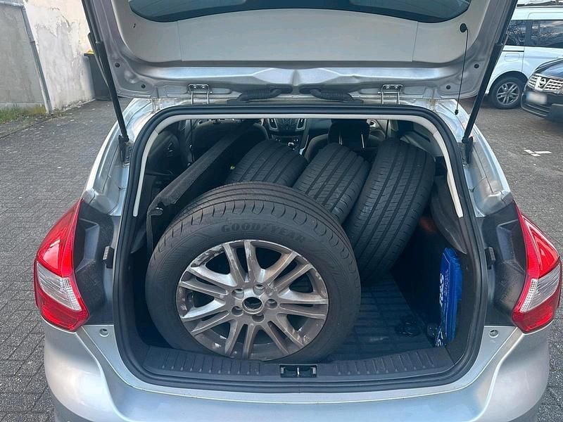 Usata Ford Focus 125 CV (91 kW) 2014 Argento Berlina