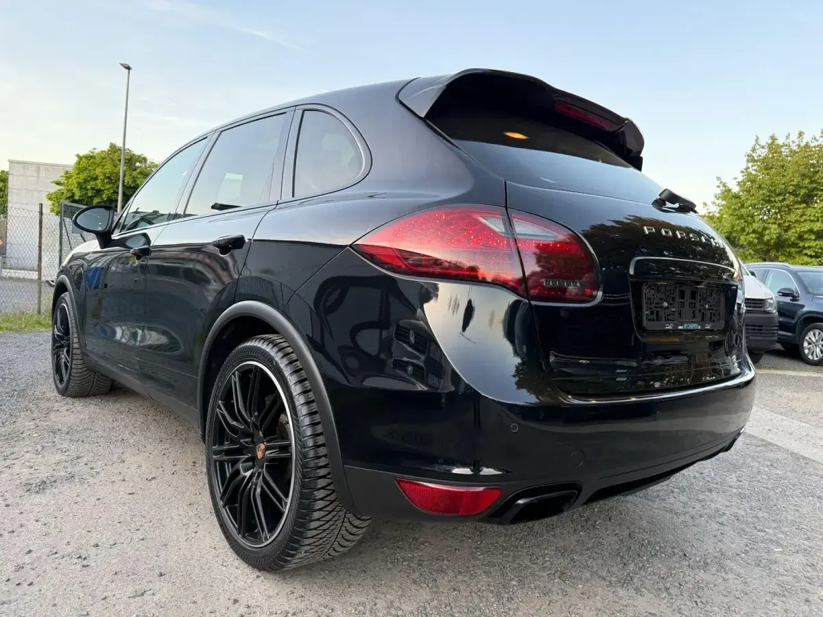 Second-hand Porsche Cayenne Platinum Edition 245 CP (180 kW) 2014 Negru SUV