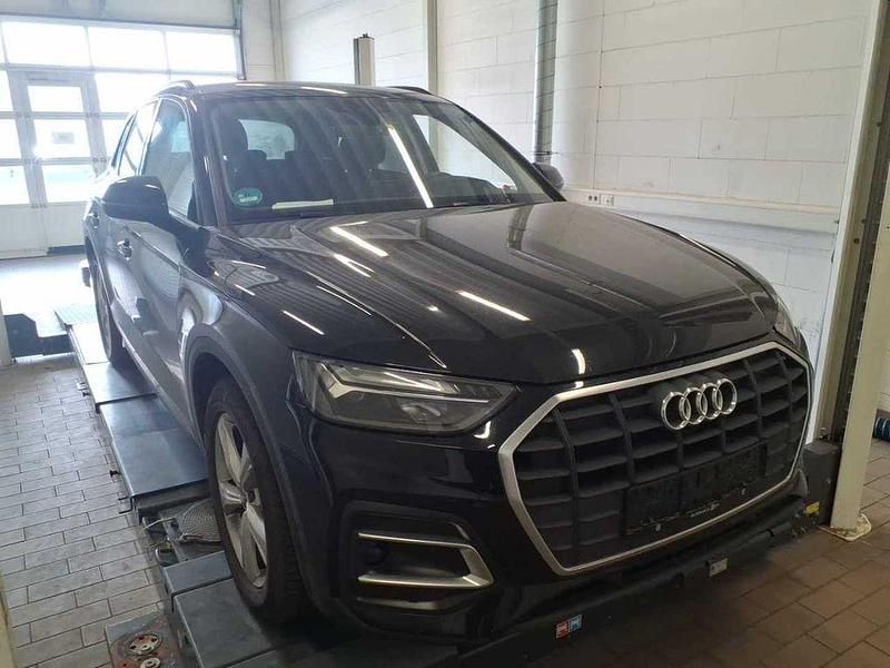 Gebraucht Audi Q5 Ambiente 163 PS (119 kW) 2022 Brillantschwarz SUV