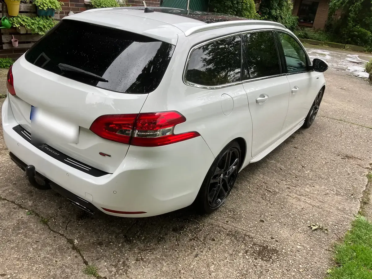 Gebraucht Peugeot 308 Allure 150 PS (110 kW) 2016 Weiß Kombi