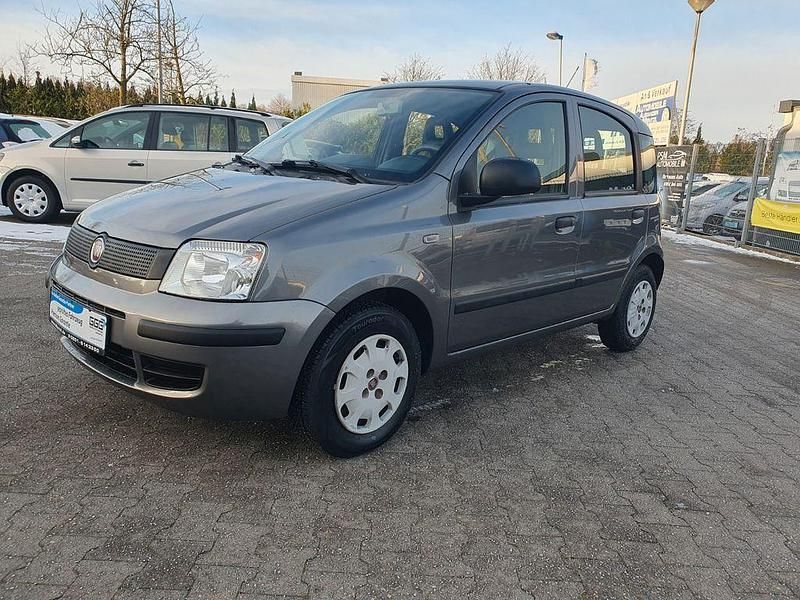 Grau Gebraucht 2012 Fiat Panda Limousine | 4.890 € (Fairer Preis) - Bild 1/4