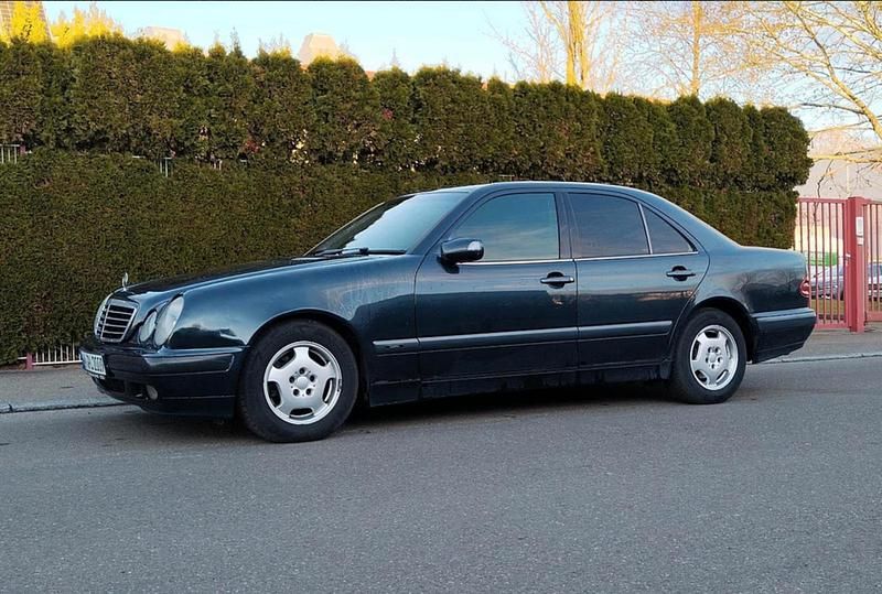 Gebraucht 2000 Mercedes E200 Limousine | 5.750 € - Bild 1/4